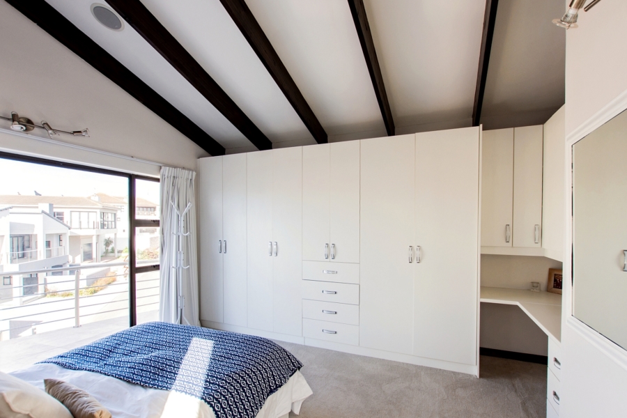 5 Bedroom Property for Sale in Calypso Beach Western Cape